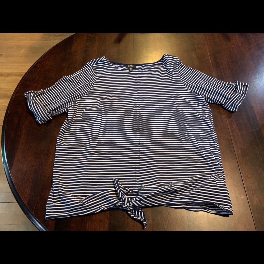 Like-new navy-&-white striped stretchy blouse!